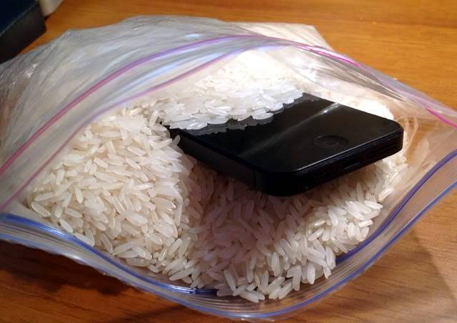 سقوط الهاتف في الماء4